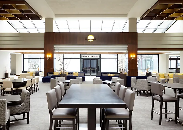 Hyatt Regency Near Naperville 3*