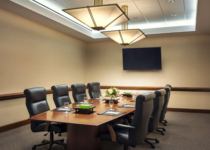 Hotel Hyatt Regency Near Naperville 3*
