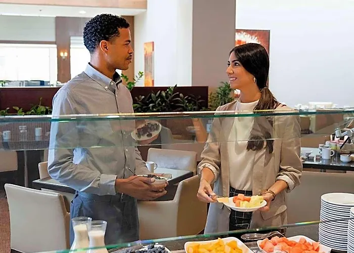 Hyatt Regency Near Naperville 3*
