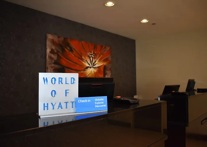 Hyatt Regency Near Naperville 3*